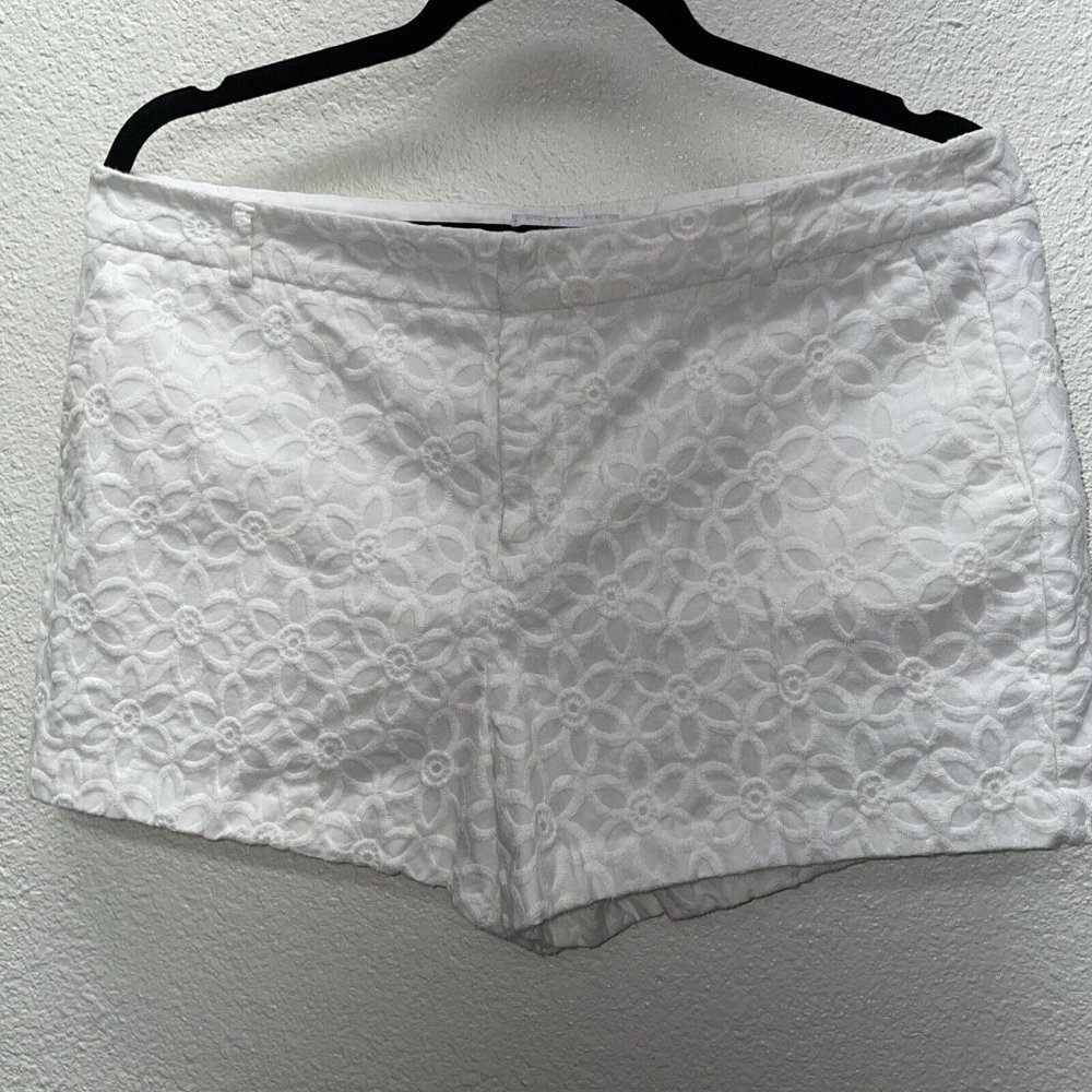 Elle Shorts Women's Sz. 12 White Chino Embroidered Floral Mid Rise Casual